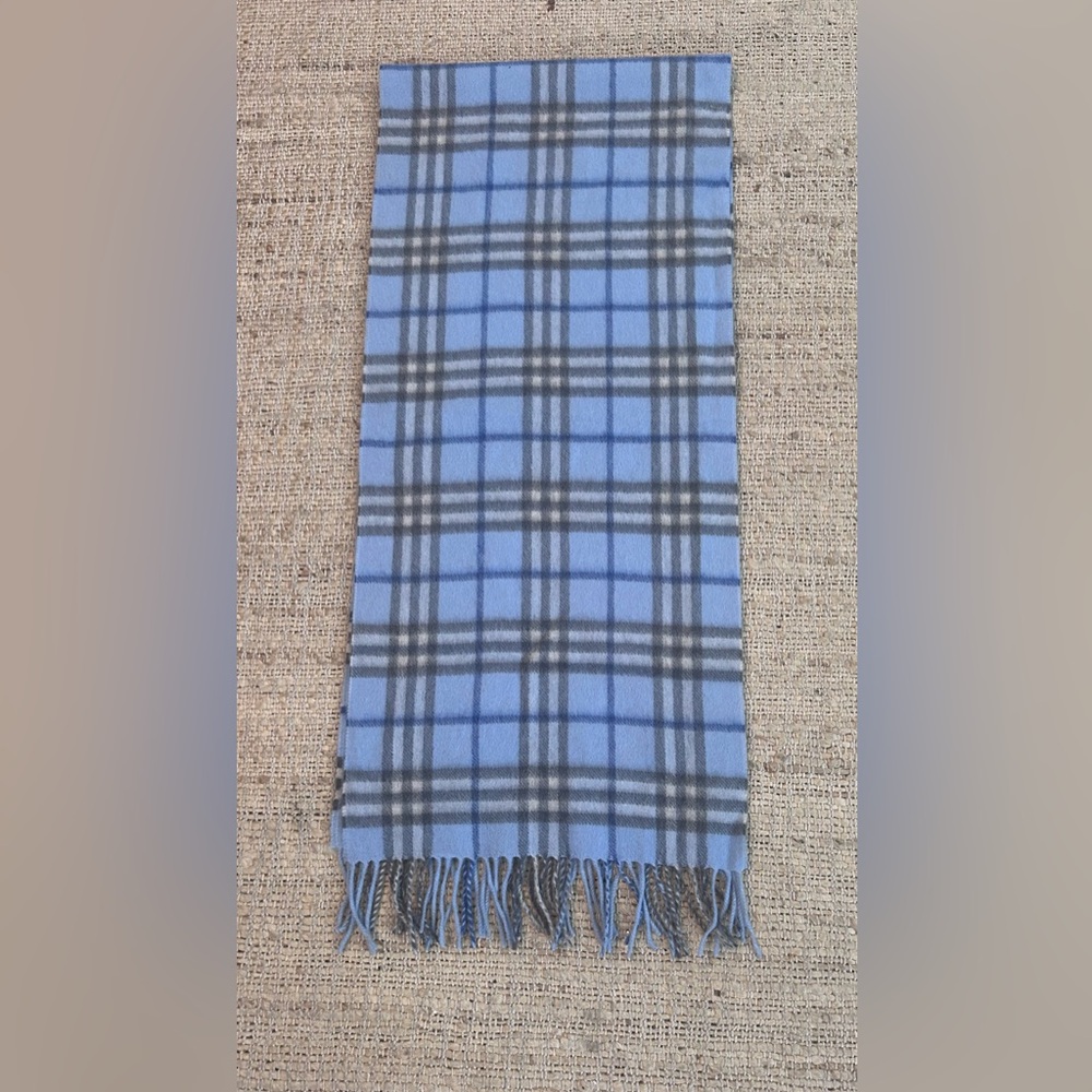 Burberry 100% Cashmere Scarf Blue and Gray Plaid Unisex - Picture 6 of 6